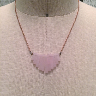 Petite fan necklace in rose