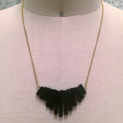 Petite fan necklace in black onyx