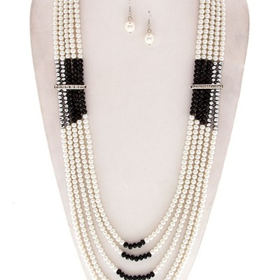 Neena pearl necklace
