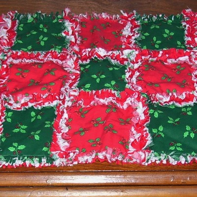 Red and green holly christmas rag quilt table topper