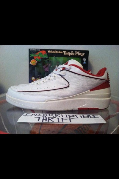 Air Jordan white/red low 2s size 13
