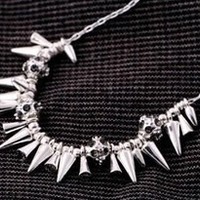 Chelsea Spike Cluster Necklace - Thumbnail 1