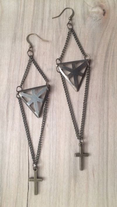 Bewitching Earrings in Ant Gold