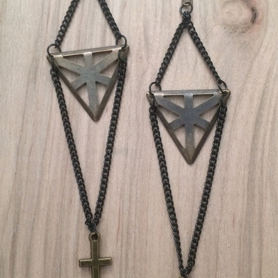 Bewitching earrings in ant/black