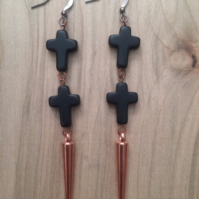 Double crossing spike earrings in rose gold