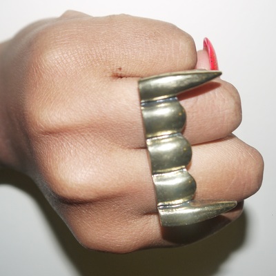 Devil vampire teeth ring