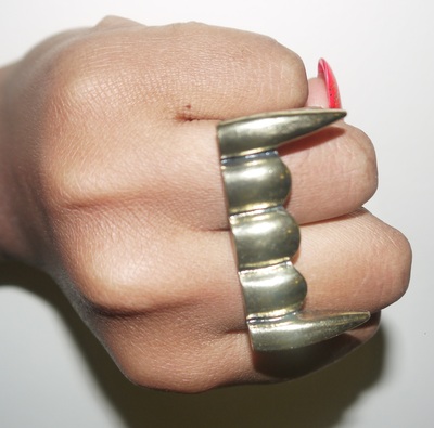 Devil vampire teeth ring