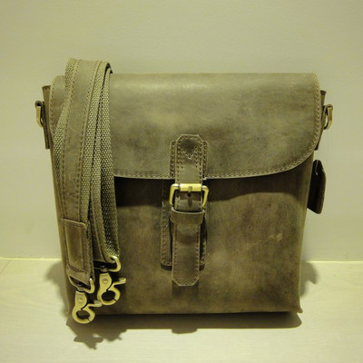 Vintage leather shoulder bag