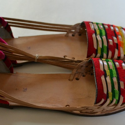 Size 39 us 8 women's caites 