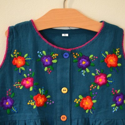 Flower embroidered dress size 4-5 yrs. - Thumbnail 4