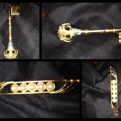 Vintage gold tone key pin adds character