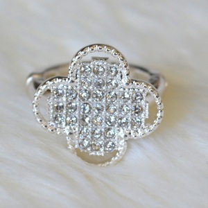 Clover Ring