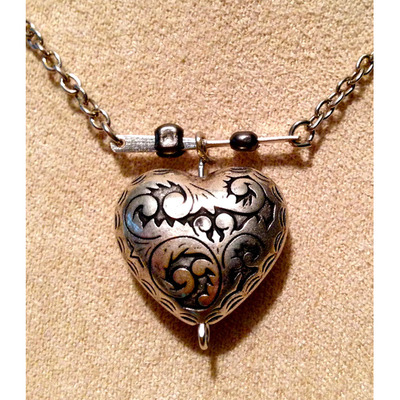 Precious engraved heart with bead suspension necklace*