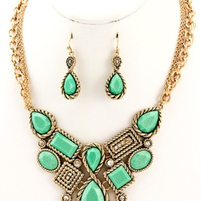 Mint jewel & chain necklace