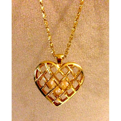 Multi chain with pearl heart