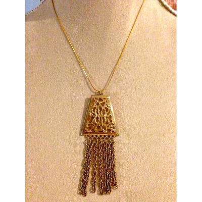 Unique Pendant with dangling chains