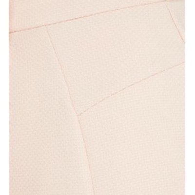 Cream wavy pencil skirt.