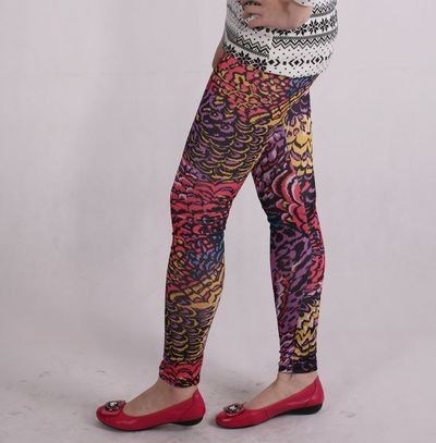 Colorful scalloped tights