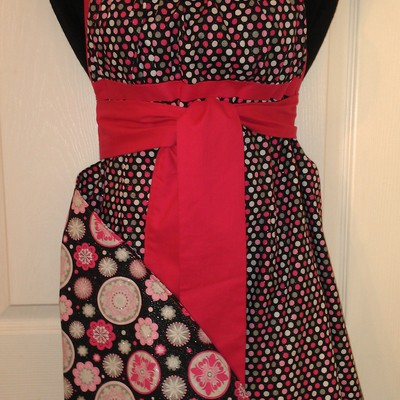 Yr emmeline apron - reversible sparkle dots