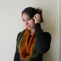 Two-Tone Cabled Cowl