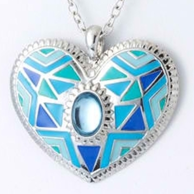 	heart pendant necklace
