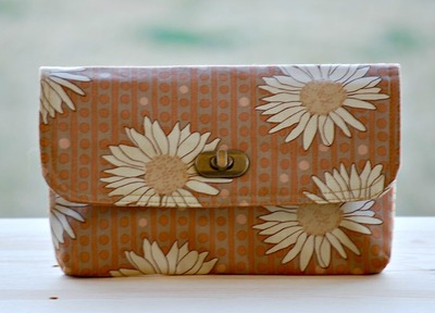 Mini Clutch - Daisies