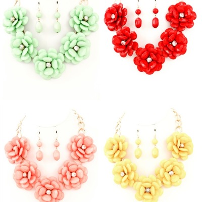 Flower necklace set