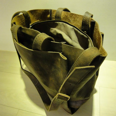 Resonant leather tote bag