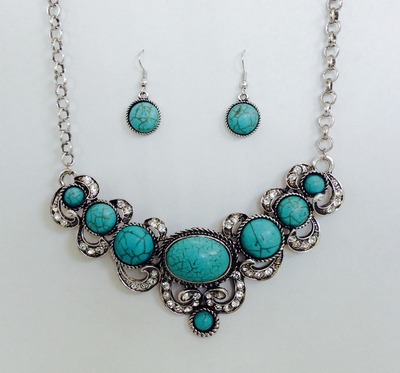 CRYSTAL LINED SCROLL FRAMED NECKLACE SET