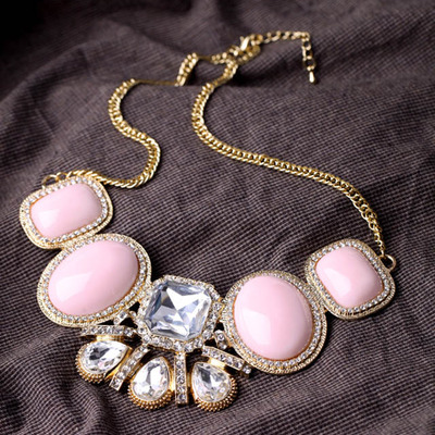 Oval shaped pendant necklace