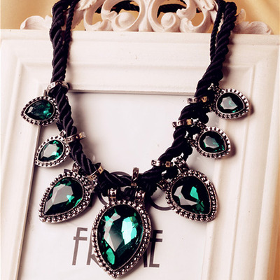 Crystal pendant necklace