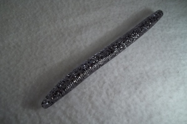 Senko Worm 5" Yamamoto  (10 pack) "Assault & Pepper"