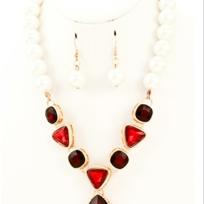 Pearl & stone statement necklace