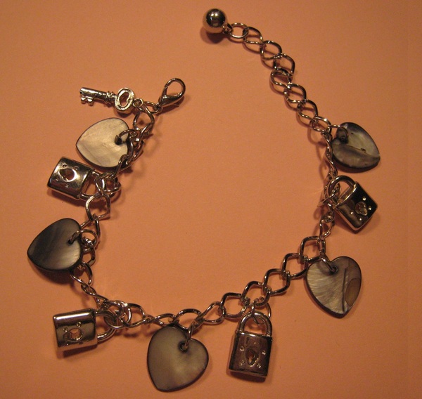 Gray Shell Heart Charm Bracelet