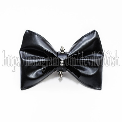 Weapons ribbon hair clip 