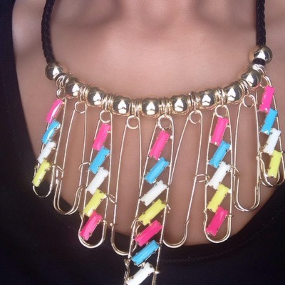 Beads pendant neckpiece