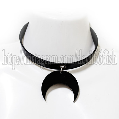 Darkened moon Choker