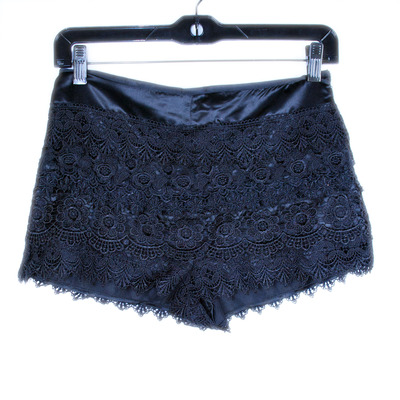 Lace layered shorts in black
