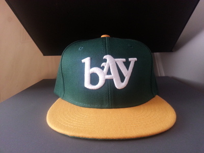 Bay snapback green and yellow