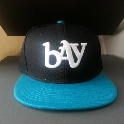Bay snapback black and turquoise