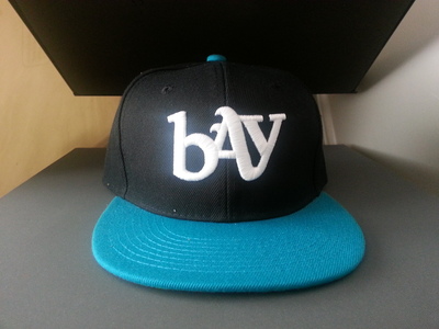 Bay snapback black and turquoise