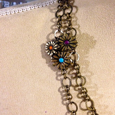 Dual Chain with Tri-Flower Embellsihments
