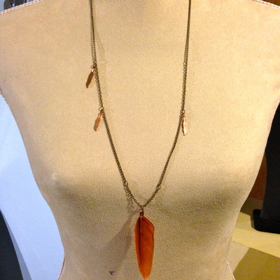 The single feather pendant