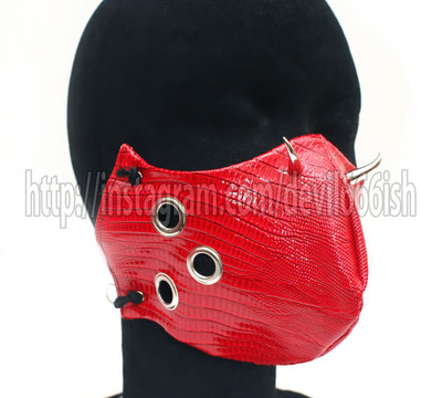 Muscle Texture Studded mask - Blood