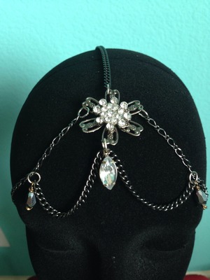 Dainty headpiece