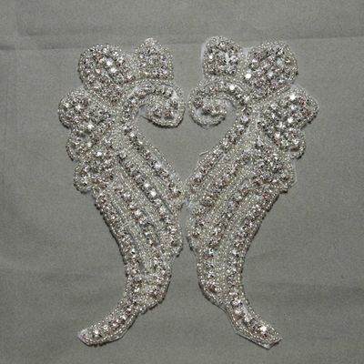 A pair of iron/sew on wing shape wedding gown dress rhinestone applique patch