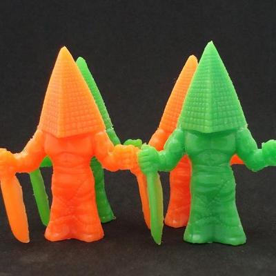 Pyramid head kitbash neon-green/orange
