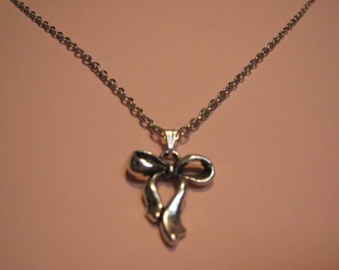 Bow Necklace
