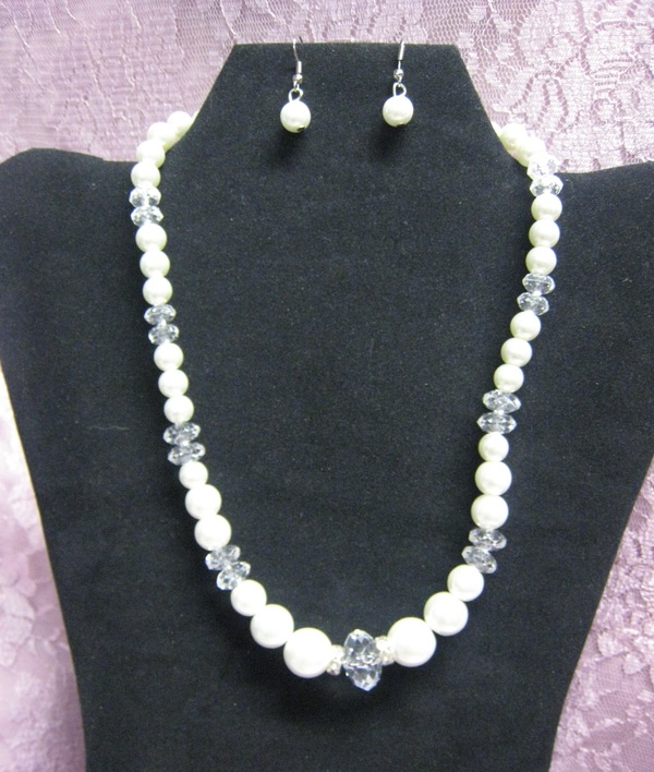 White Glass & Crystal Necklace Set