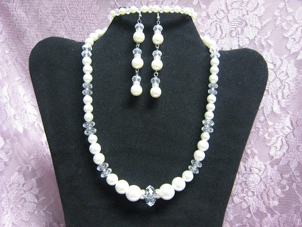 White Glass Pearl & Crystal Set